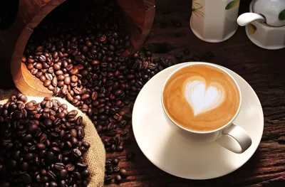 Пенка на кофе в форме сердечка, …» — создано в Шедевруме