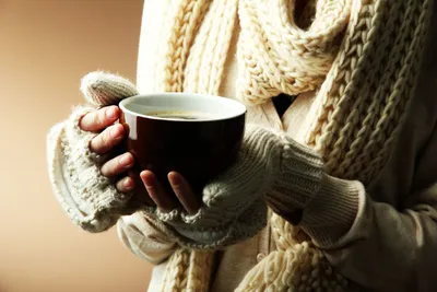 Зерна кофе в руках - Кофе и чай - Фото галерея - Галерейка