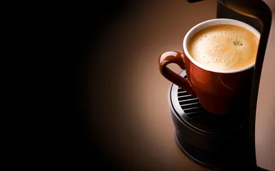 Утренняя чашка кофе на деревянном …» — создано в Шедевруме