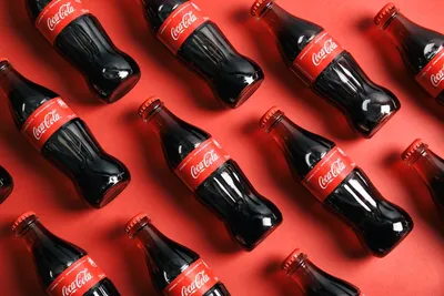 Продукцию Coca-Cola ждет ребрендинг. Напитки компании теперь будут  продаваться под именем «Добрый кола» | Sobaka.ru