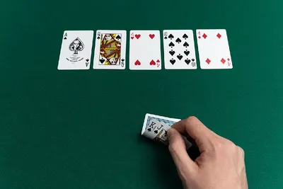 Комбинации карт в покере с примерами и фото по старшинству – все покерные  комбинации по возрастанию | PekarStas.com