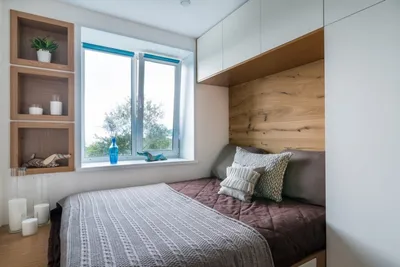 Кровать возле окна: планировочные решения больших, маленьких и узких спален
