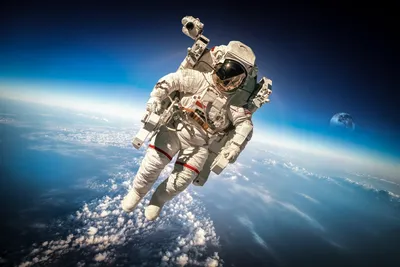 космонавт в космосе 3d иллюстрация плавающего космонавта на фоне баннера,  космический шлем, скафандр, шлем космонавта фон картинки и Фото для  бесплатной загрузки