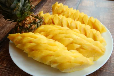 Как чистить ананас, как резать и красиво подать | Блог METRO