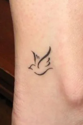 Как у Хейли Бибер: очень красивые татуировки на пальцах