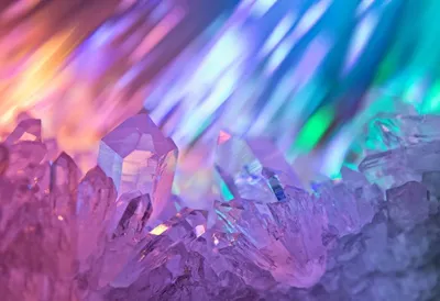красивый синий кристалл. таинственные минеральные ископаемые. магический  кристаллический кластер. закрыть Иллюстрация штока - иллюстрации  насчитывающей кристалл, взгляд: 272178048