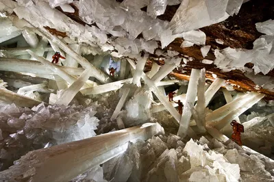 Красивый реалистичный кристалл» — создано в Шедевруме