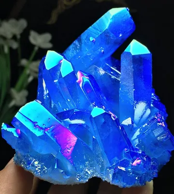 фон красивых кристаллов и красочных драгоценных камней Стоковое Изображение  - изображение насчитывающей форма, утес: 223079011