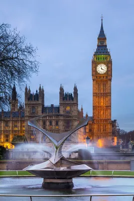 Красивый вид Лондона от реки Темзы Лондона объединенного KingdomnEuropen  Редакционное Стоковое Фото - изображение насчитывающей международно, город:  109096648