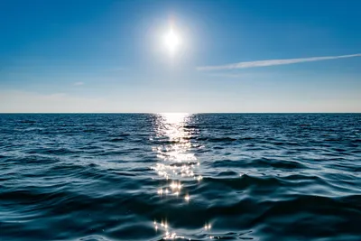 Красивые фото моря: Солнце лучистое и облака