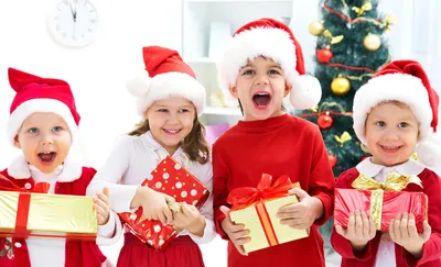 Рождественская раскраска для детей: Весело дети Рождественский подарок или  подарок для малышей и детей | Красивые страницы для цвета с Санта и многое  другое | Amazon.com.br