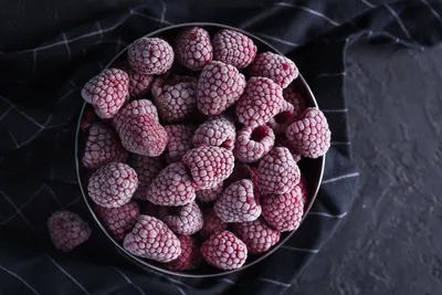 Очень красивые ягоды малины» — создано в Шедевруме