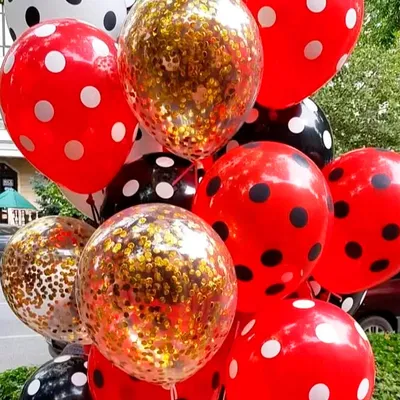 Праздничные воздушные шары Красивые воздушные шары Стоковое Фото -  изображение насчитывающей бутика, свет: 143597542
