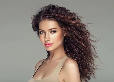 Уход за кудрявыми волосами: метод Curly Girl и советы казанского сообщества  - Инде