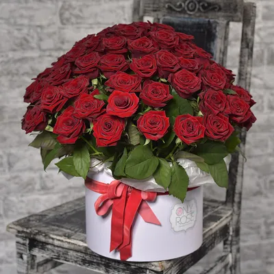 51 красные кустовые розы 50 см- купить в СПб с доставкой в интернет  магазине \"Цветочкин\"
