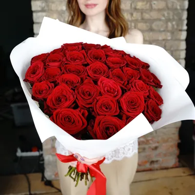 Элитные красные розы: цена, заказать с доставкой по Москве в  интернет-магазине Cyber Flora®