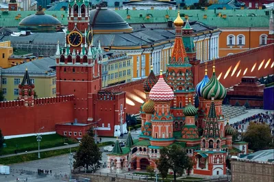 Музеи Московского Кремля: история основания, экспозиции, соборы на  территории Кремля.