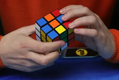 Кубик Рубика из правильных кубиков, …» — создано в Шедевруме