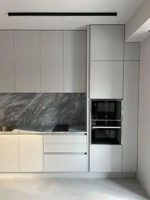 Белая глянцевая кухня в стиле минимализм от производителя «Арлайн»