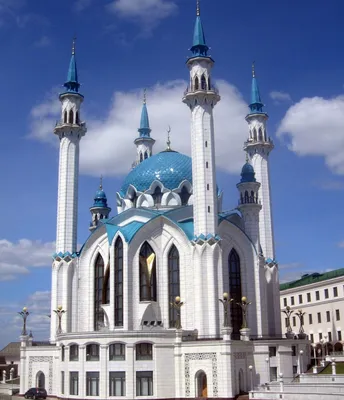 мечеть кул шариф кольшериф коль шариф кариф кольсариф в казахском кремле.  одна из крупнейших мечетей в россии. Стоковое Изображение - изображение  насчитывающей церковь, ведущего: 225340467