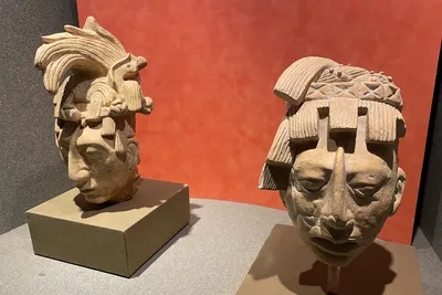 Скульптура : Календарь майя (имитация керамики) на подставке