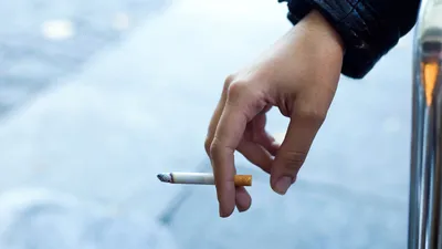 Эксперты объяснили, почему курение и алкоголь провоцируют рак головы -  Российская газета