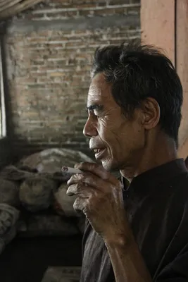 Курение Индийский Старший Мужчина Обычные Люди Портрет — стоковые  фотографии и другие картинки Конопля - iStock