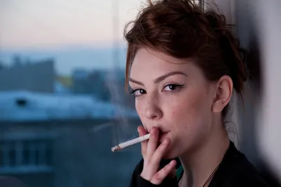 В России растет число курящих женщин | Пикабу
