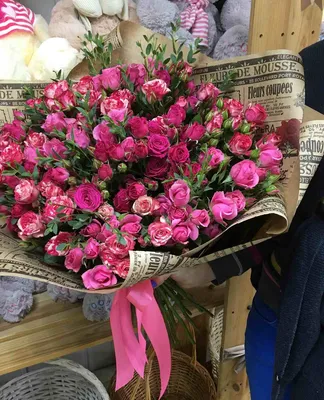 Красные кустовые розы, артикул F1110580 - 9258 рублей, доставка по городу.  Flawery - доставка цветов в Москве