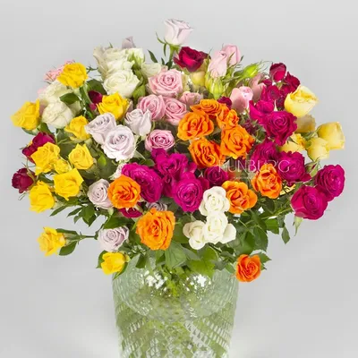 3 разноцветные кустовые розы в крафте - купить в Москве по цене 2790 р -  Magic Flower