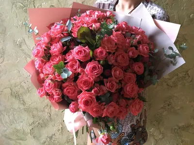 Цветы Кустовые розы с эвкалиптом доставка Владивосток Цветочный король  доставка