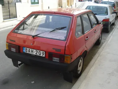 Сравнение Renault 9 и Lada (ВАЗ) 2109 по характеристикам, стоимости покупки  и обслуживания. Что лучше - Рено 9 или Лада 2109