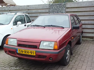 В Сети показали, как могла бы выглядеть новая Lada-2109