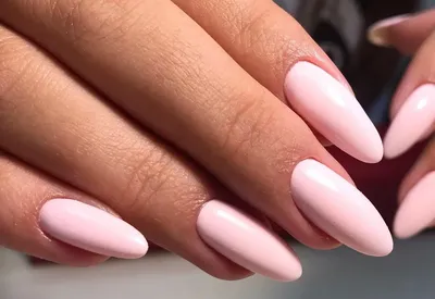 Холодный розовый маникюр как у Селены Гомес — самый трендовый цвет лака для  ногтей на осень 2022 | theGirl
