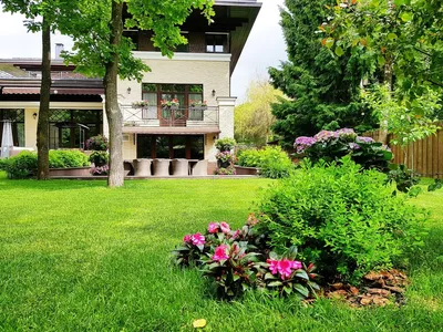 Ландшафтный дизайн на даче своими руками: цветы на участке, примеры, стили ландшафтного  дизайна - Дом и уют - Журнал Домклик