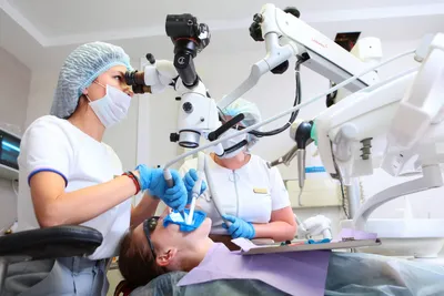 Лечение зубов под микроскопом в Москве – цены, отзывы в стоматологических  клиниках Зуб.ру