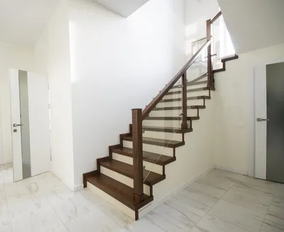 Г-образная лестница с площадкой - сосна - 103200 руб. | dmd-stairs