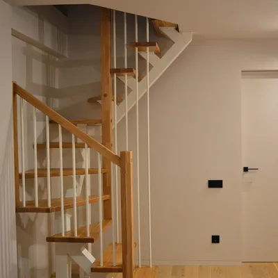 Дизайнерская лестница в частный дом на заказ