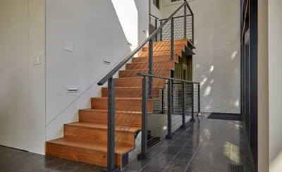 Купить лестницу из ясеня на второй этаж на заказ, цена | Лестницы от души