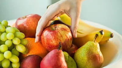 Диетолог перечислила фрукты, которые опасно есть после 60 лет