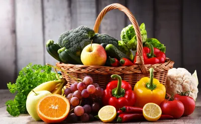 Свежие летние фрукты и ягоды Стоковое Изображение - изображение  насчитывающей еда, диетпитание: 165276951