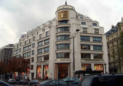 Зендея в провокационном платье появилась на показе Louis Vuitton в Париже –  INSIDER UA