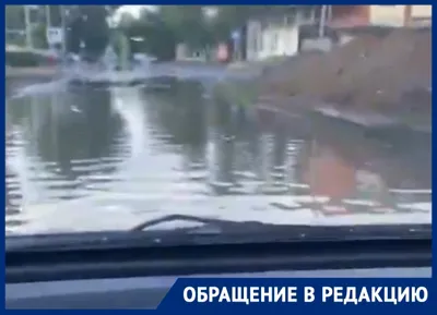 В Астрахани несколько недель растекается зловонная лужа на дороге |  Радиостанция «Южная Волна»