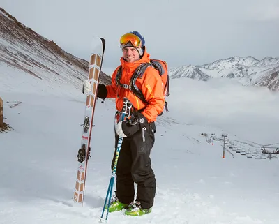 Беговые лыжи Fischer Helium Skate желтый цвет — купить за 92499 руб.,  отзывы в интернет-магазине Спортмастер