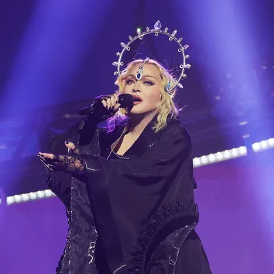 Мадонна завернулась в украинский флаг на концерте | Музыка
