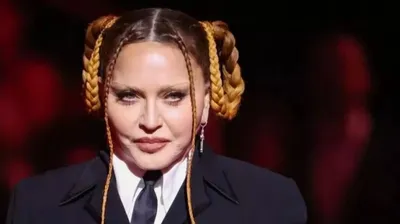 64-летняя Мадонна привела в шок поклонников неузнаваемым гладким лицом на  церемонии вручения премии «Грэмми» в 2023 году | Курьер.Среда | Дзен