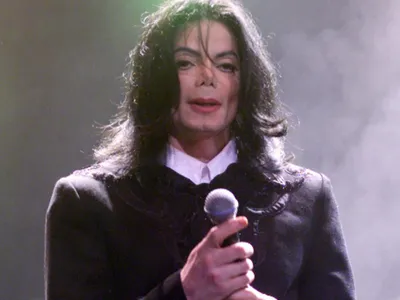 Sony Music обвиняют в подделке песен Майкла Джексона