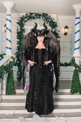 Maleficent makeup, costume Maleficent, cosplay Maleficent | Костюм  малефисенты, Платье из газет, Костюм для хэллоуина