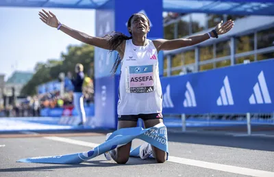 Women's marathon world record shattered by Ethiopian Tigst Assefa