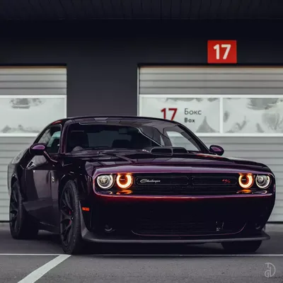 Фото Dodge Challenger SRT Supercharged with HEMI красная машина